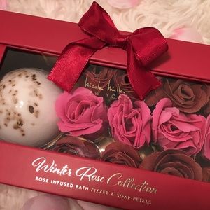 Nicole Miller Rose Infused Bath Fizzer&Soap Petals